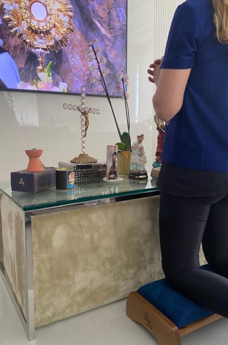 GENUFLEXÓRIO MÃES QUE ORAM PELOS FILHOS